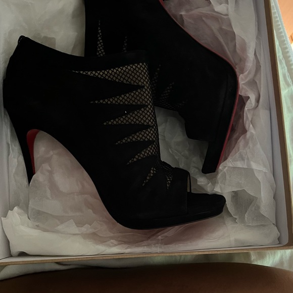 Size 8 CL’s - Picture 5 of 5